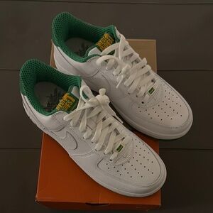 Nike Men's White and Green Sneakers